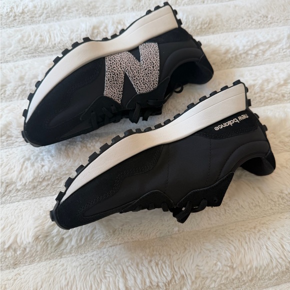 Never Worn New Balance Black Leopard 327 Women's Leopard 'N' - Picture 5 of 6